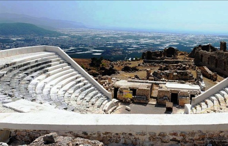 ESCÁNDALO DE RESTAURACIÓN EN RHODIAPOLIS